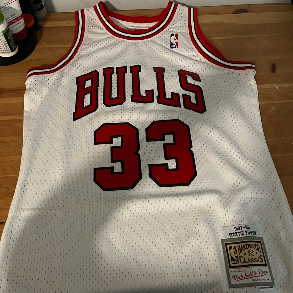 Men Scottie Pippen Hardwood Classic Vintage Jersey Size Medium Never Worn